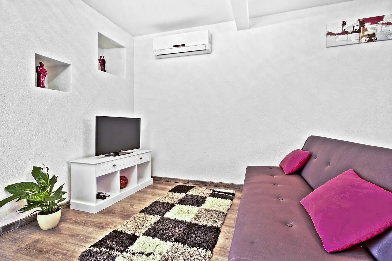 Cici House With Apartment Umag 0*,